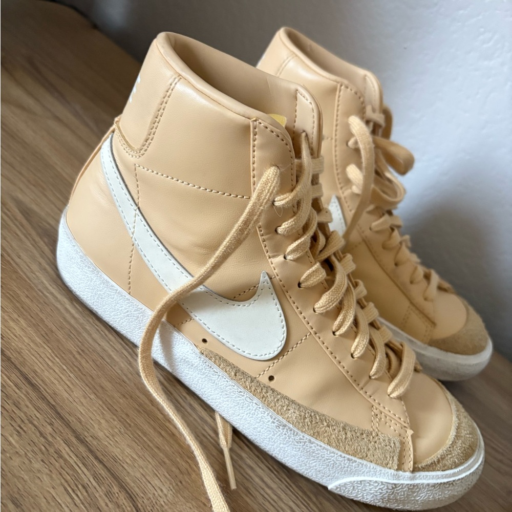 Nike Seasame Women’s Blazer